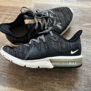 Women’s size 6.5 Nike AirMax Shoes